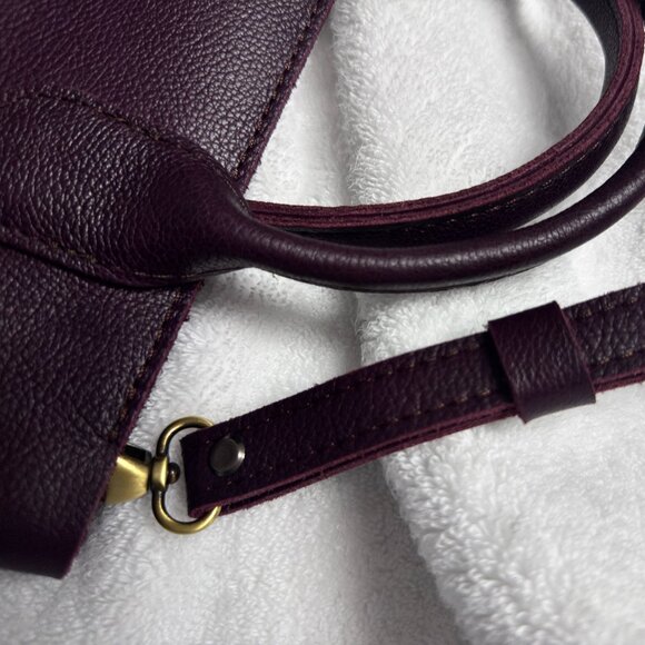 Portland Leather Large Premium Raindrop with zipper in plum. - Picture 3 of 10